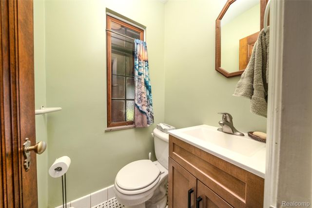 16580 Westmoreland Road, Detroit, MI 48219