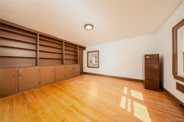 16580 Westmoreland Road, Detroit, MI 48219
