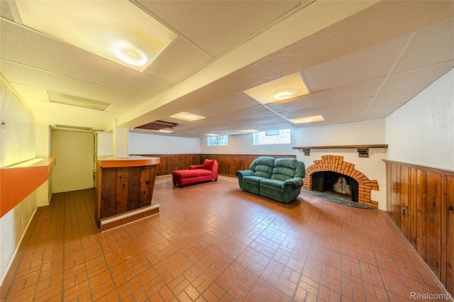 16580 Westmoreland Road, Detroit, MI 48219