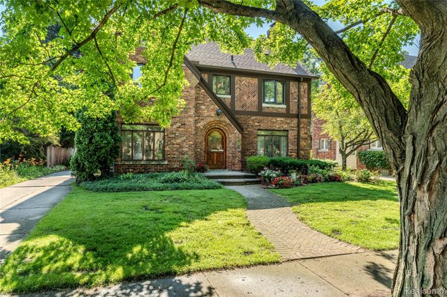 16580 Westmoreland Road, Detroit, MI 48219
