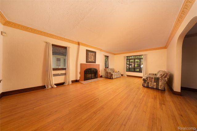 16580 Westmoreland Road, Detroit, MI 48219