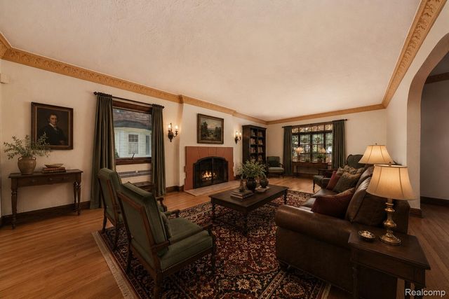 16580 Westmoreland Road, Detroit, MI 48219