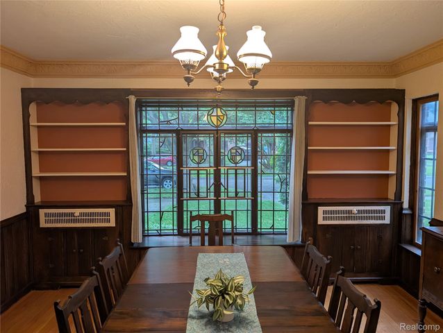16580 Westmoreland Road, Detroit, MI 48219