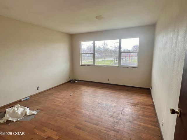 2705 S Virginia Avenue, Joplin, MO 64804