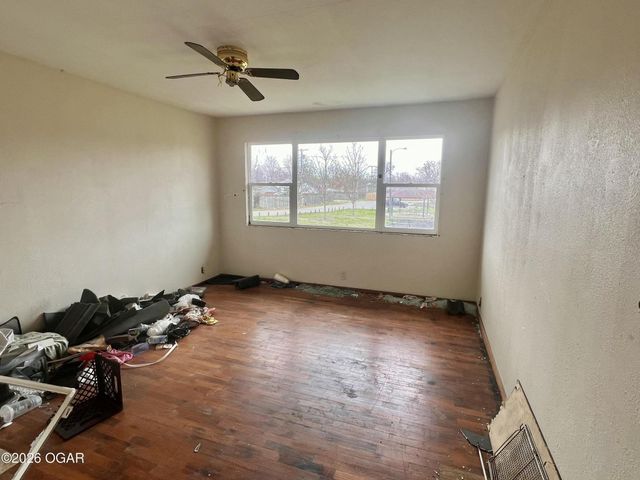 2705 S Virginia Avenue, Joplin, MO 64804