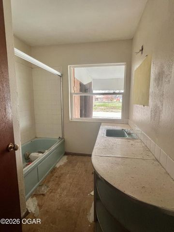 2705 S Virginia Avenue, Joplin, MO 64804