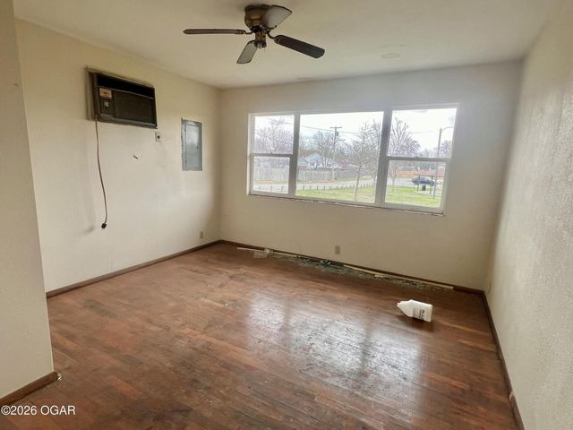 2705 S Virginia Avenue, Joplin, MO 64804