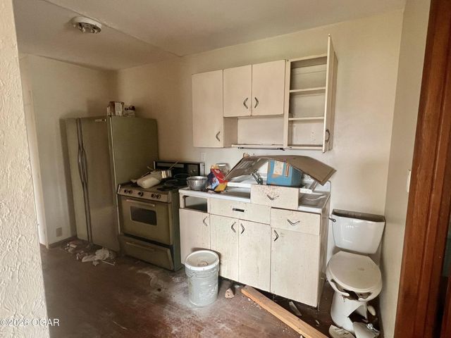 2705 S Virginia Avenue, Joplin, MO 64804