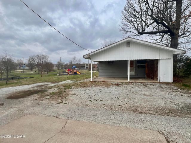 2705 S Virginia Avenue, Joplin, MO 64804