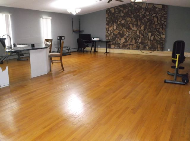704 N Oakwood Drive, Griffith, IN 46319