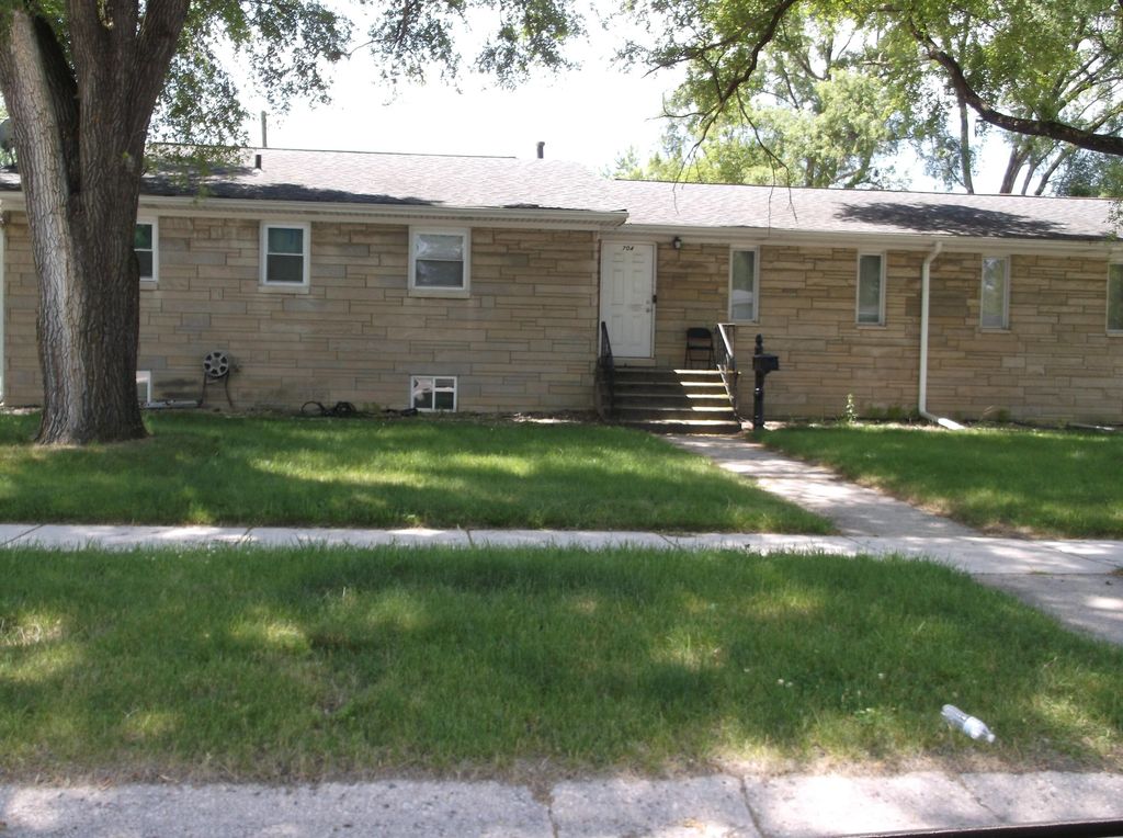 704 N Oakwood Drive, Griffith, IN 46319