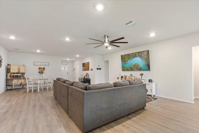 109 Sandpiper DR, Bastrop, TX 78602