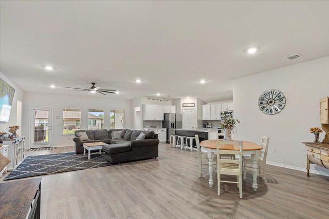 109 Sandpiper DR, Bastrop, TX 78602