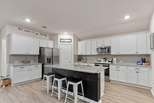 109 Sandpiper DR, Bastrop, TX 78602