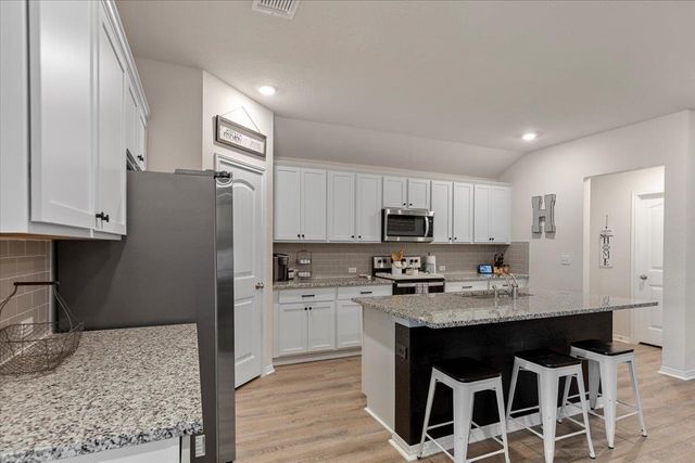 109 Sandpiper DR, Bastrop, TX 78602