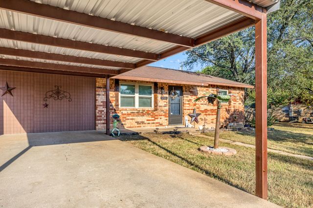 201 Cottonwood Street, Comanche, TX 76442