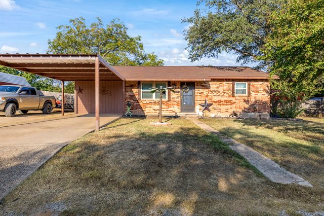 201 Cottonwood Street, Comanche, TX 76442