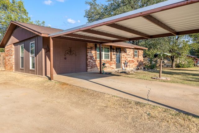 201 Cottonwood Street, Comanche, TX 76442