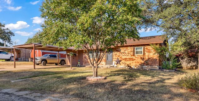 201 Cottonwood Street, Comanche, TX 76442