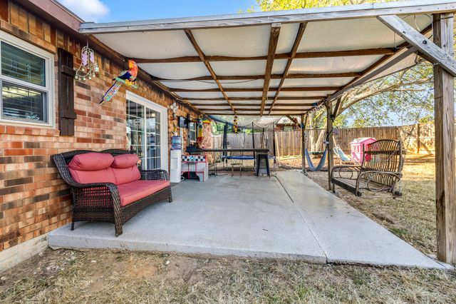 201 Cottonwood Street, Comanche, TX 76442