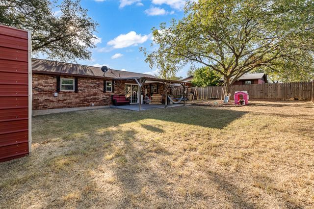 201 Cottonwood Street, Comanche, TX 76442