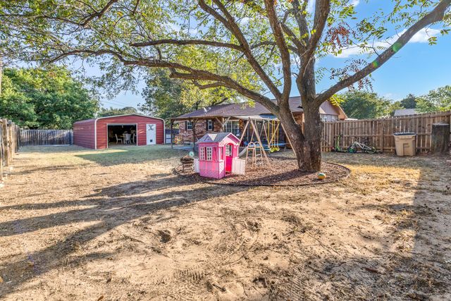 201 Cottonwood Street, Comanche, TX 76442