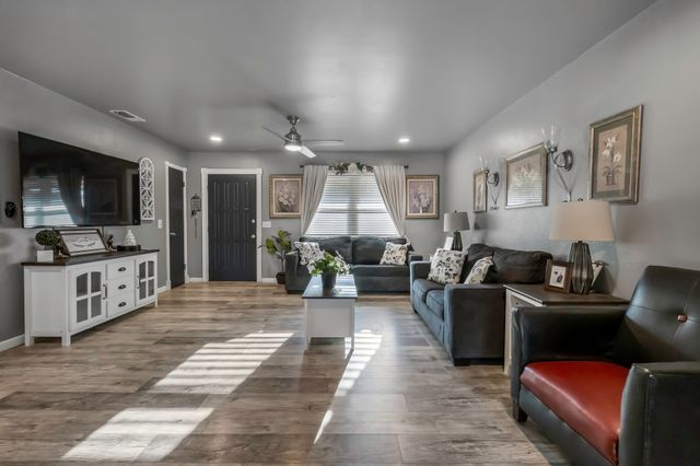 201 Cottonwood Street, Comanche, TX 76442