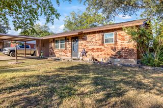 201 Cottonwood Street, Comanche, TX 76442