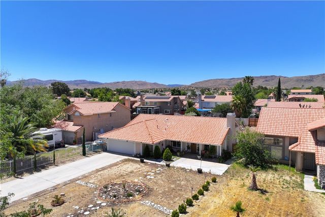 1304 springline Drive, Palmdale, CA 93550