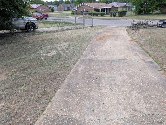 2812 Tremont Street, Montgomery, AL 36110