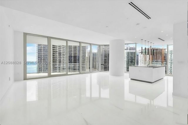 300 Biscayne Boulevard Way 2907W, Miami, FL 33131