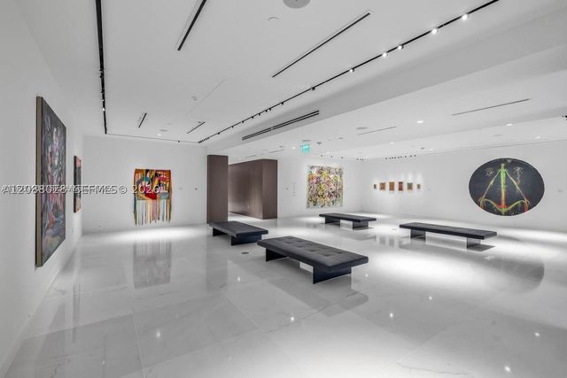 300 Biscayne Boulevard Way 2907W, Miami, FL 33131