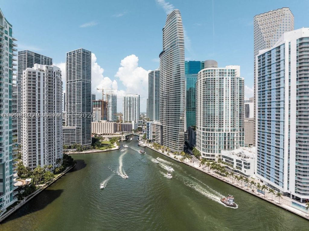 300 Biscayne Boulevard Way 2907W, Miami, FL 33131