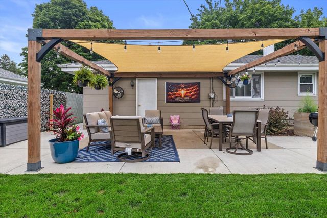 6108 57th AVENUE, Kenosha, WI 53142