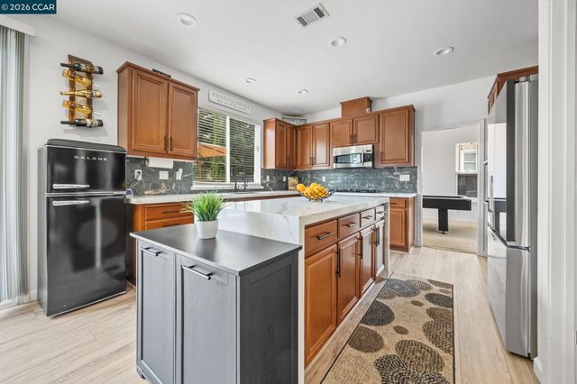 911 Autumn Oak Cir, Concord, CA 94521