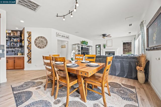 911 Autumn Oak Cir, Concord, CA 94521