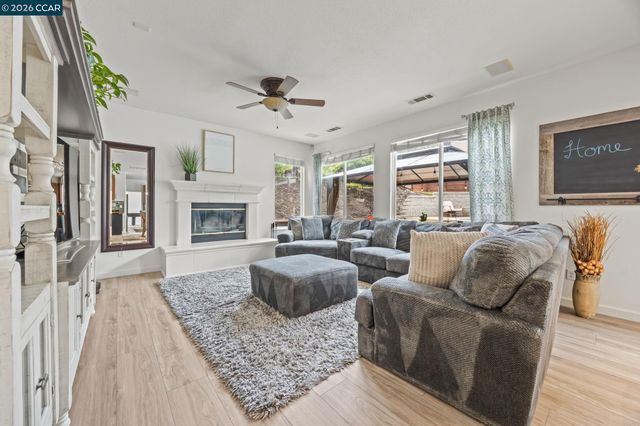 911 Autumn Oak Cir, Concord, CA 94521