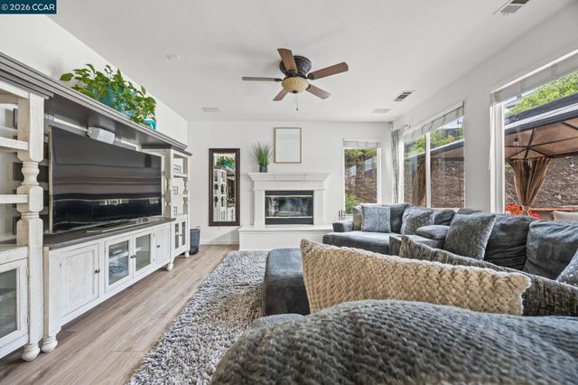 911 Autumn Oak Cir, Concord, CA 94521