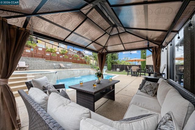 911 Autumn Oak Cir, Concord, CA 94521