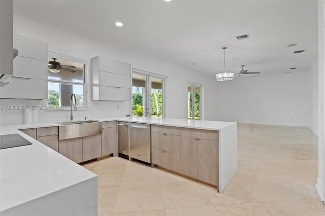 19510 S Coquina Way, Weston, FL 33332
