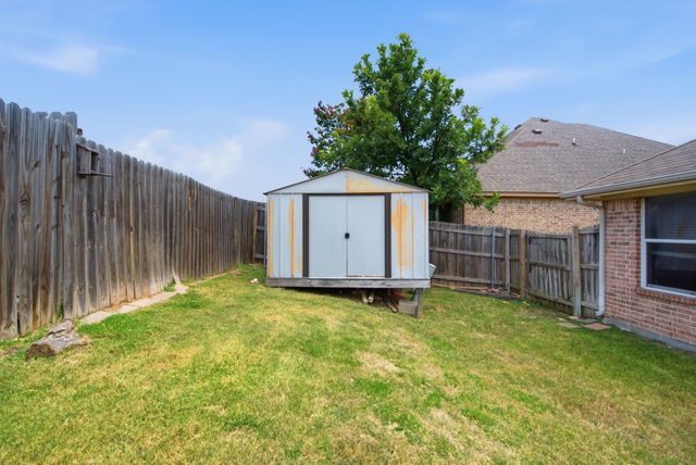 301 Lottie Lane, Saginaw, TX 76179