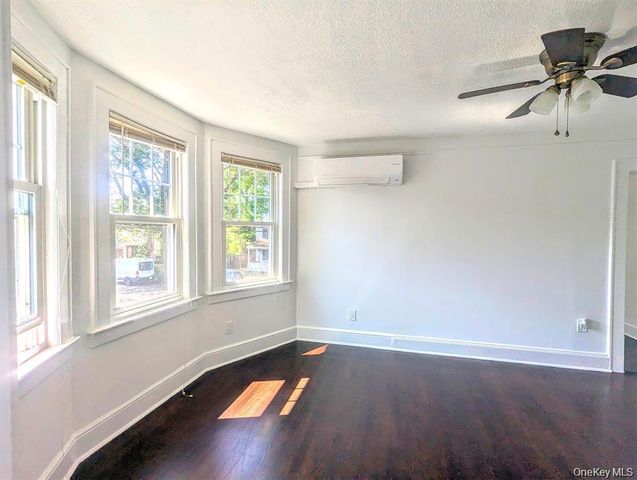 344 Roslyn ave, Carle Place, NY 11514