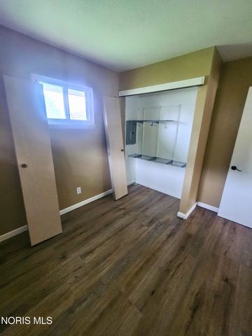557 Whitlock Avenue, Toledo, OH 43605