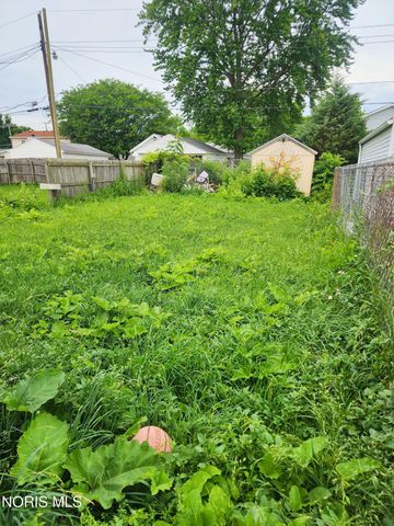 557 Whitlock Avenue, Toledo, OH 43605