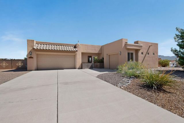 400 Holt Court NE, Rio Rancho, NM 87124