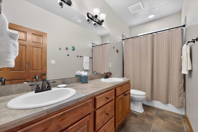 400 Holt Court NE, Rio Rancho, NM 87124