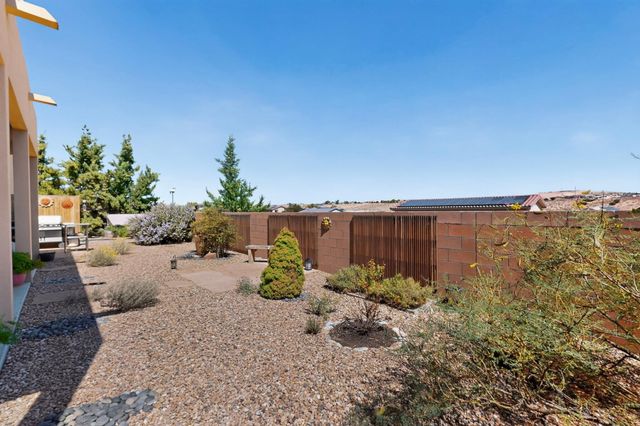 400 Holt Court NE, Rio Rancho, NM 87124