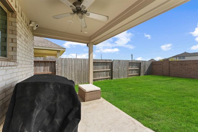 8122 Royal Breeze Drive, Cypress, TX 77433