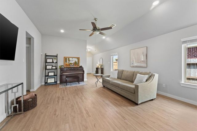 8122 Royal Breeze Drive, Cypress, TX 77433