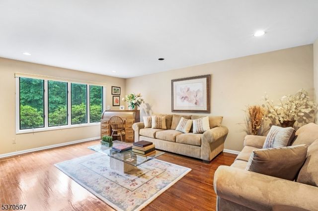 6 Theodore Dr, Randolph Twp., NJ 07869